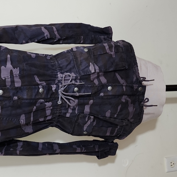 Aritzia Tatula Camo Trooper Utility Jacket Size XXS - Picture 3 of 8